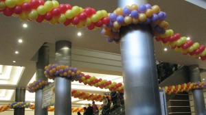 дизайн залов гирлянды панно мозаика арки воздушными шарами